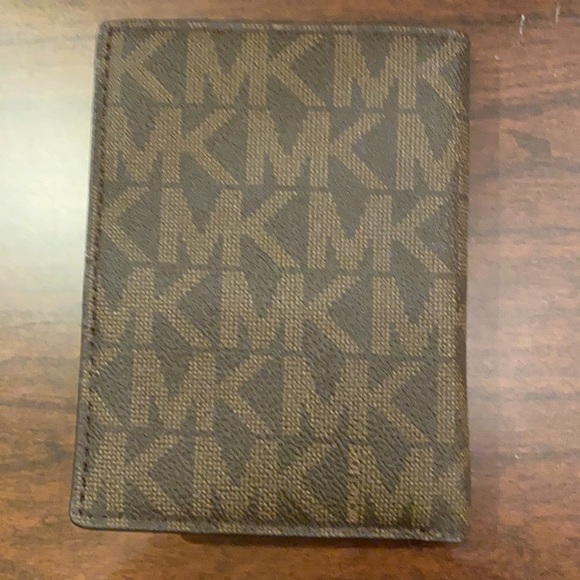 Michael Kors wallet NEW! - Picture 3 of 4